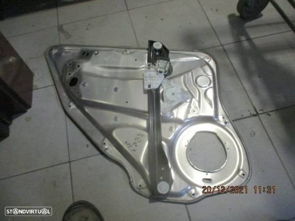 Elevador Sem Motor A2047600834 MERCEDES W204 2008 5P TD - 3