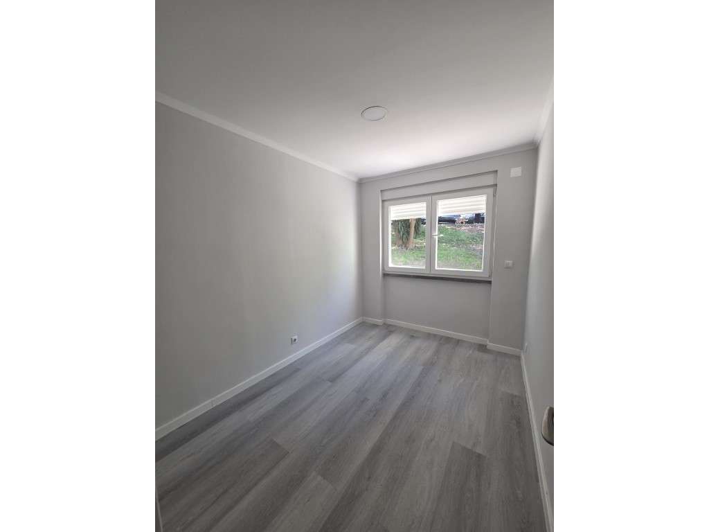 Apartamento T2 renovado em Benfica-13