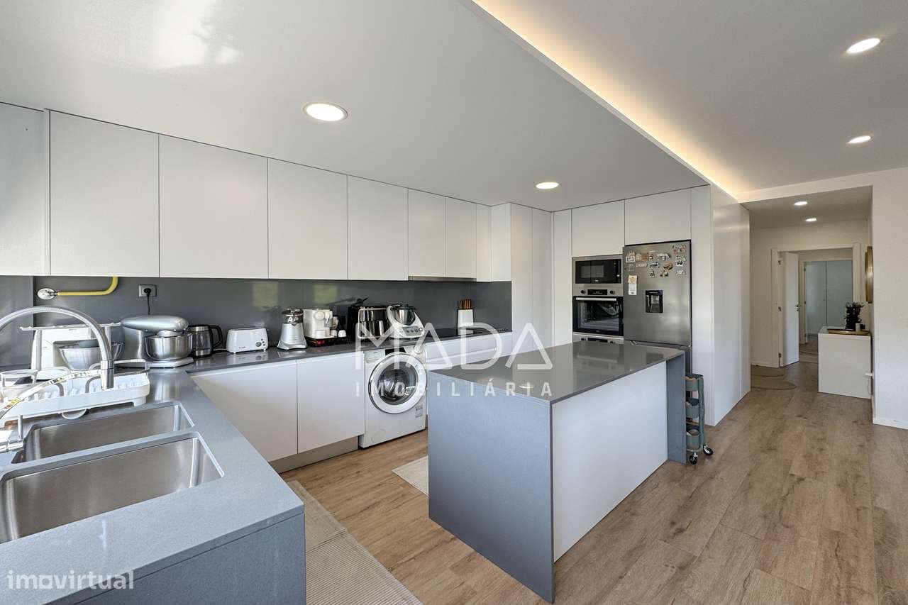 Apart. T3 renovado c/garagem (2 carros) na Av. 31 de Janeiro em Braga-4