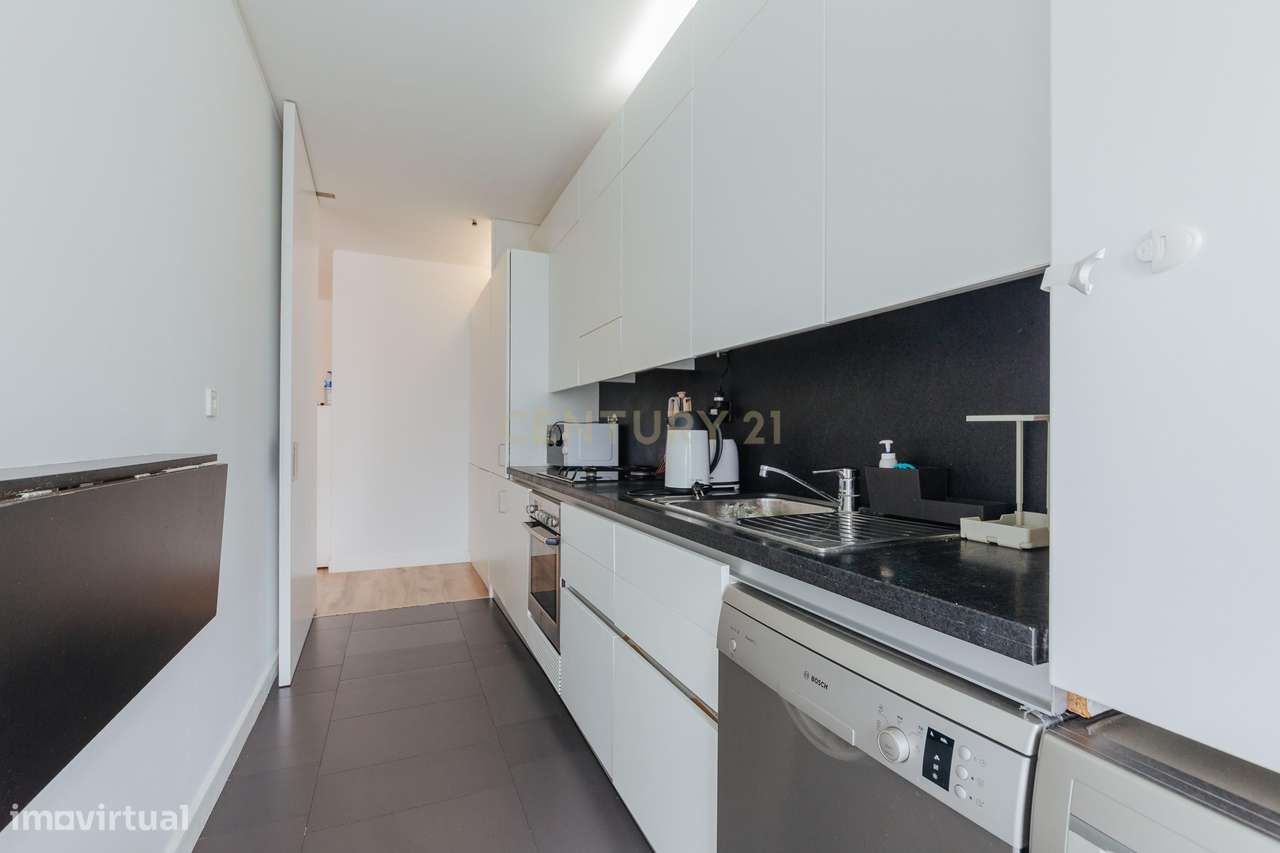 T2 luminoso com varanda para arrendamento no Parque das Nações - Grande imagem: 3/22