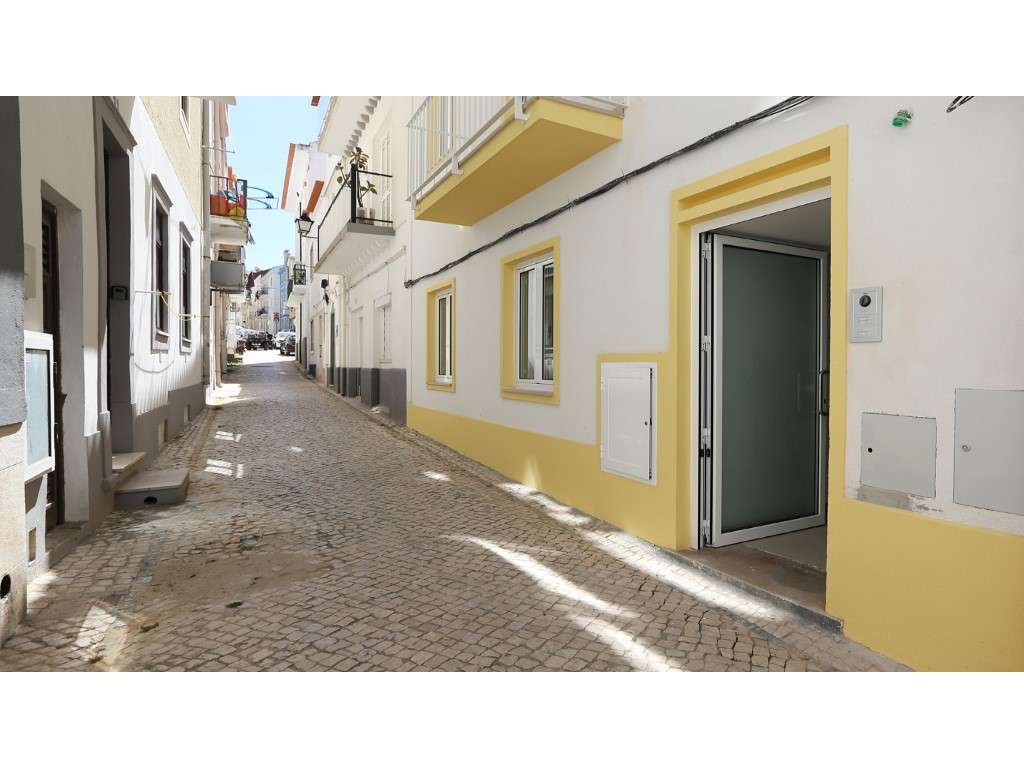 T2 Renovado no Centro Histórico da Nazaré Mobilado e Equipado junto...-19