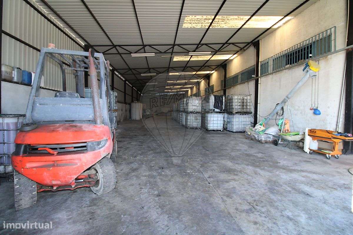 Armazém T0 para venda-9