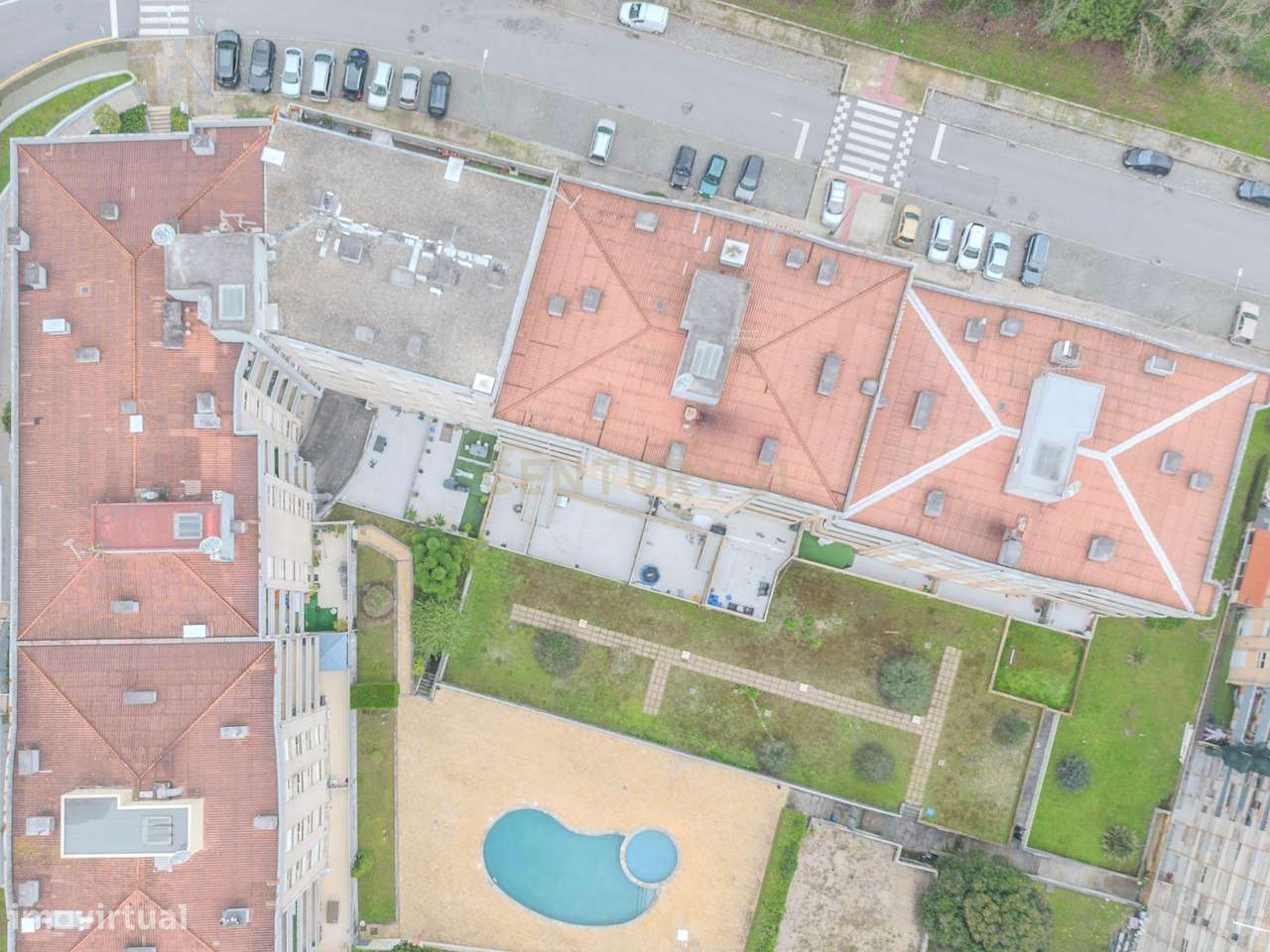 Apartamento T2 com Varanda, Garagem e Piscina | Valongo-18