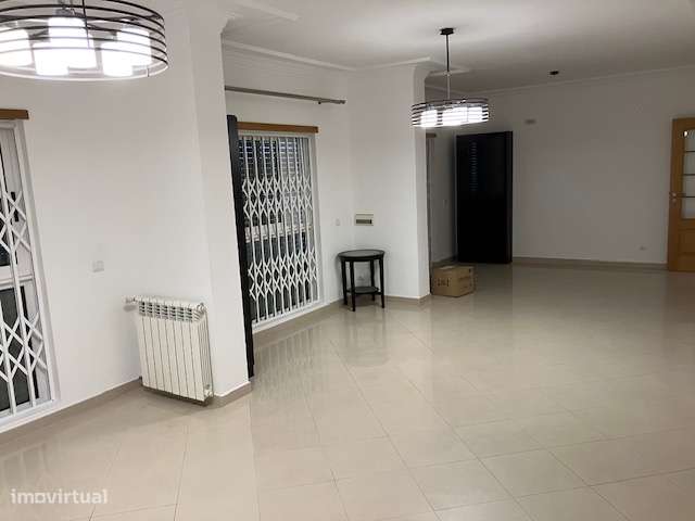 Lisboa Sul Almada Duplex T3 +1, com garagem-17