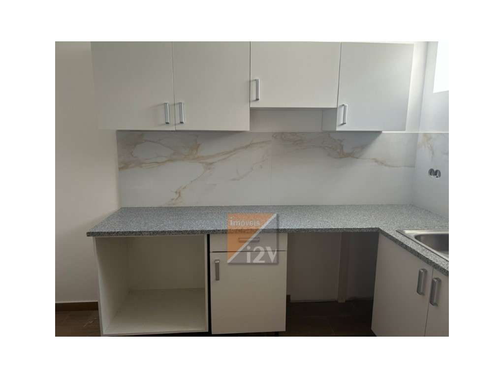 Apartamento T1 com Terraço - Colmeias, Leiria - Grande imagem: 2/10