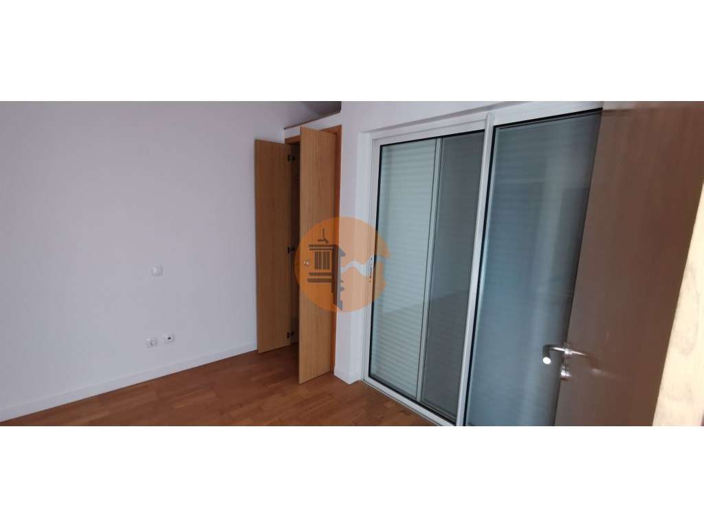 Moradia totalmente renovada numa zona calma onde predomina a habita...-32