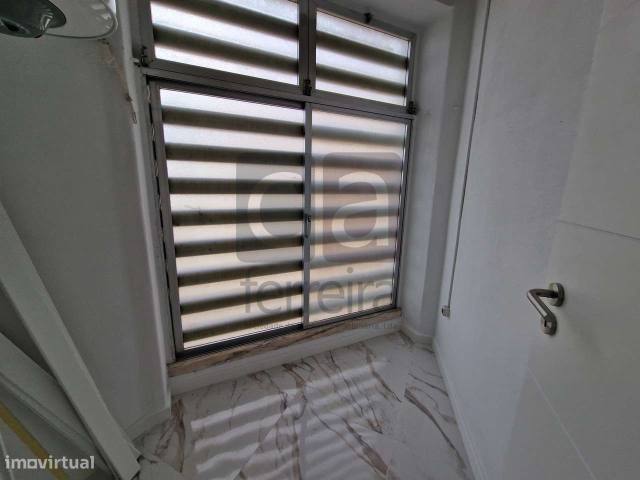 Apartamento T2 todo remodelado junto ao Shopping santarem-7