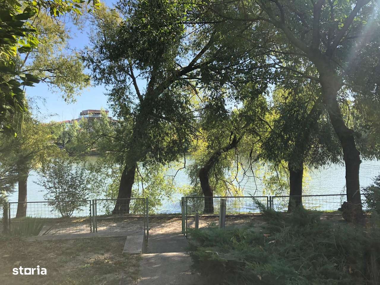 Vila 6 camere cu iesire la lacul Baneasa teren 317 mp - Imagine principală: 4/14