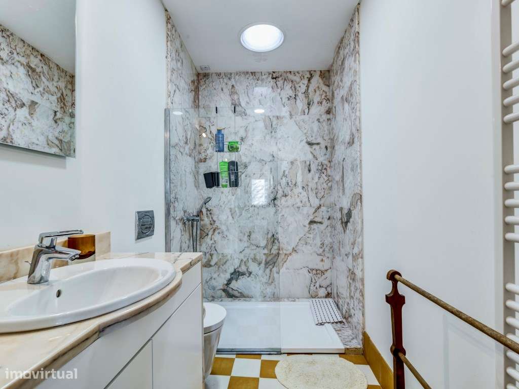 Moradia T4+1 no Centro da Vila Nogueira de Azeitão-24