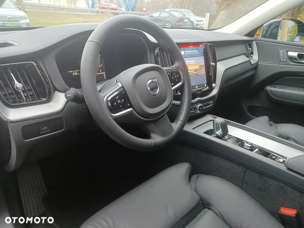 Volvo XC 60 B4 D Plus Dark - 6