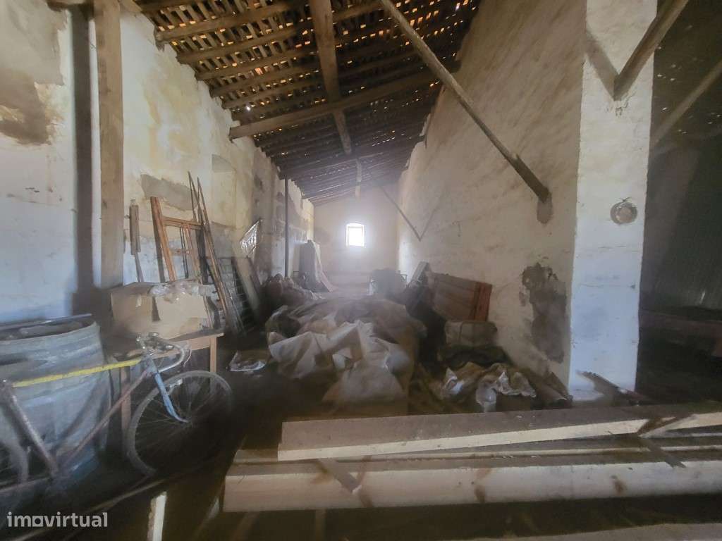 Armazém, com 200 m2, mesmo no centro da aldeia - Grande imagem: 5/10
