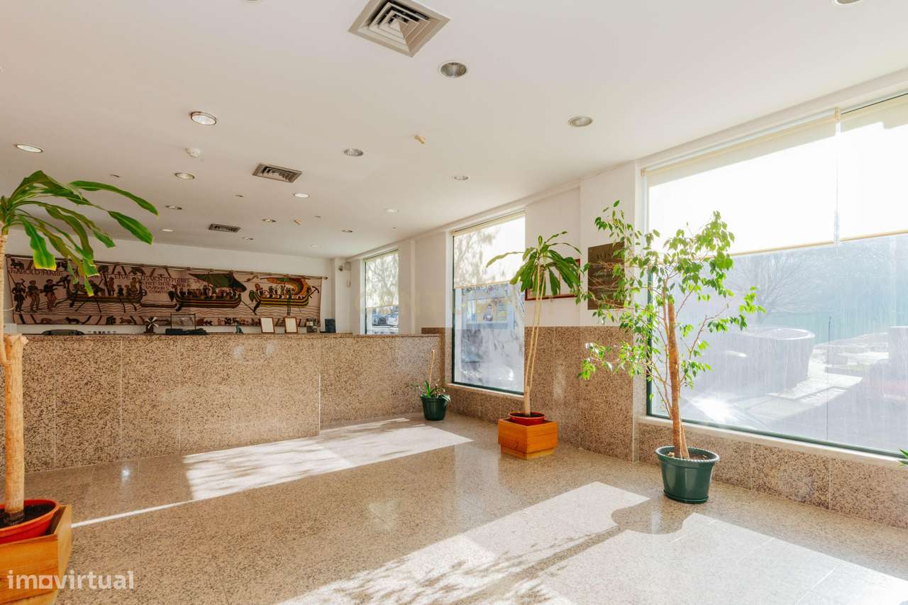 Espaço comercial amplo e versátil com localização estratégica à venda - Grande imagem: 5/25