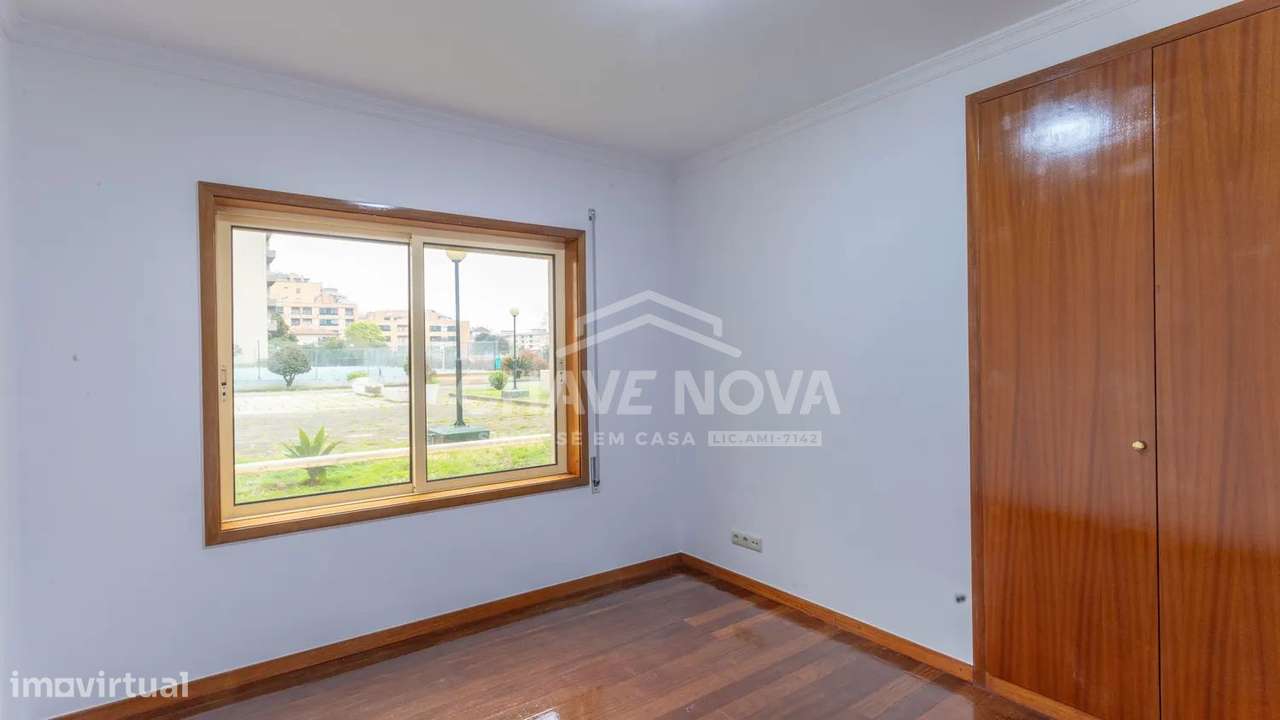 T2 2 FRENTES TOTALMENTE RENOVADO COM LUGAR DE GARAGEM - CANIDELO-15