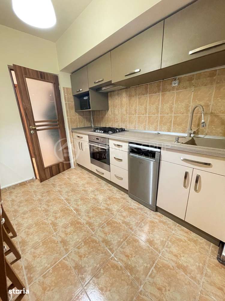 Etaj 1! Apartament 3 camere 90mp  2 bai, 4 balcoane, Pacurari-9
