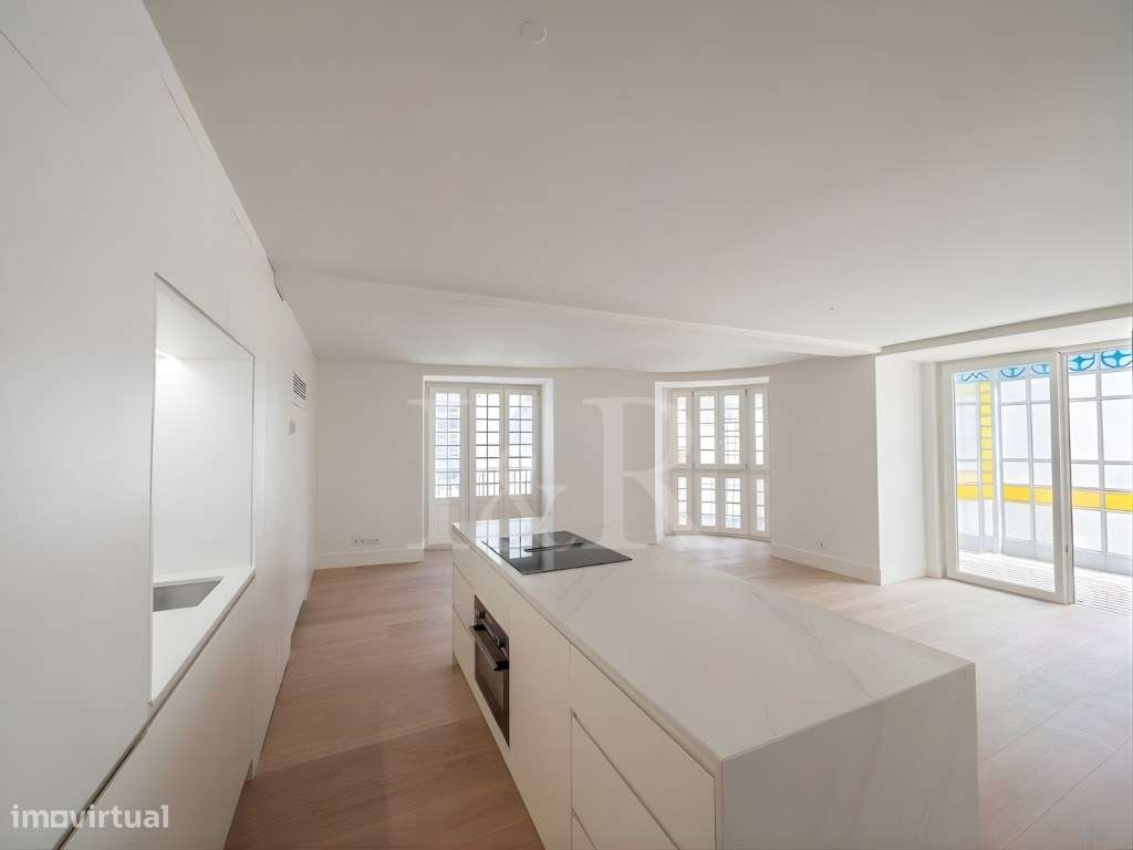 Apartamento T2 com varanda fechada e estacionamento junto à Av. Lib... - Grande imagem: 4/28