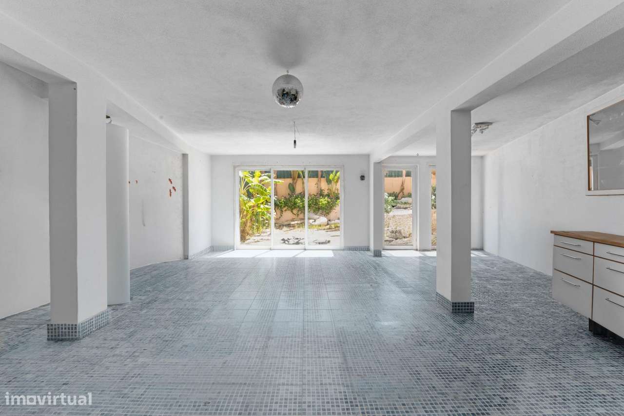Moradia T4+1 com piscina e jardim, no Murganhal, Caxias-33