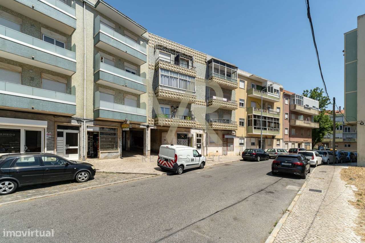 T3 Pronto a Habitar com Potencial de Valorização na Damaia de Cima,-26