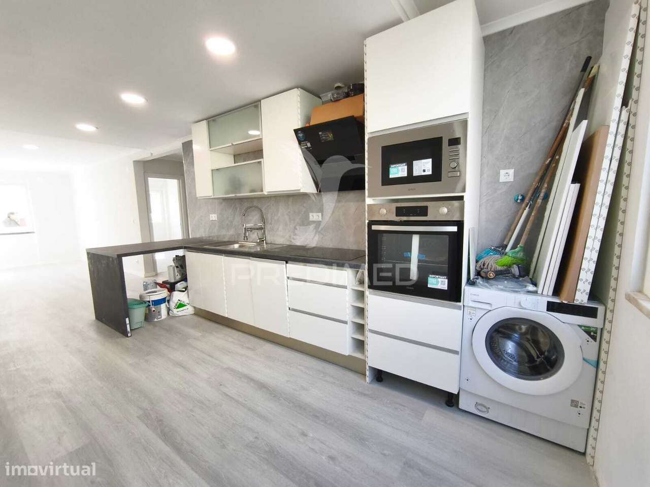 Apartamento T2 Remodelado - Grande imagem: 2/19