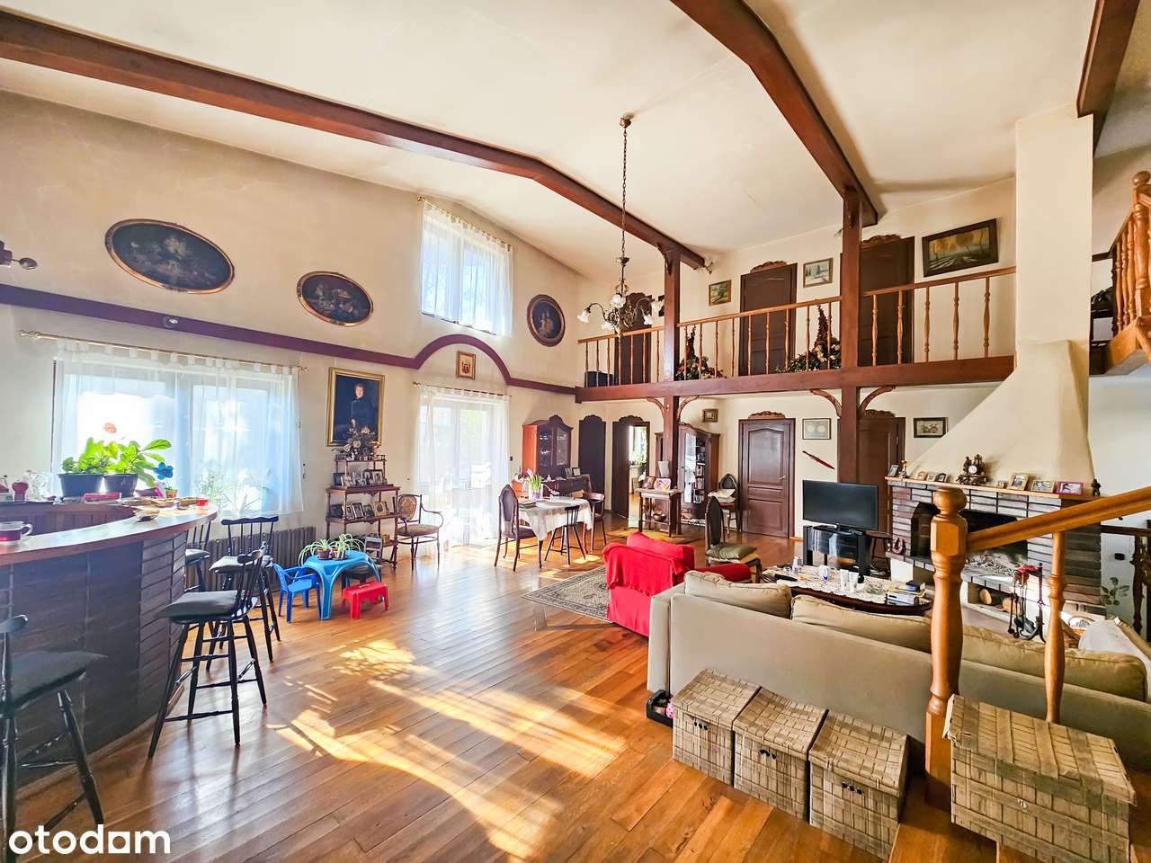 Duża zadrzewiona działka, salon wysoki na 6 metrów!-3