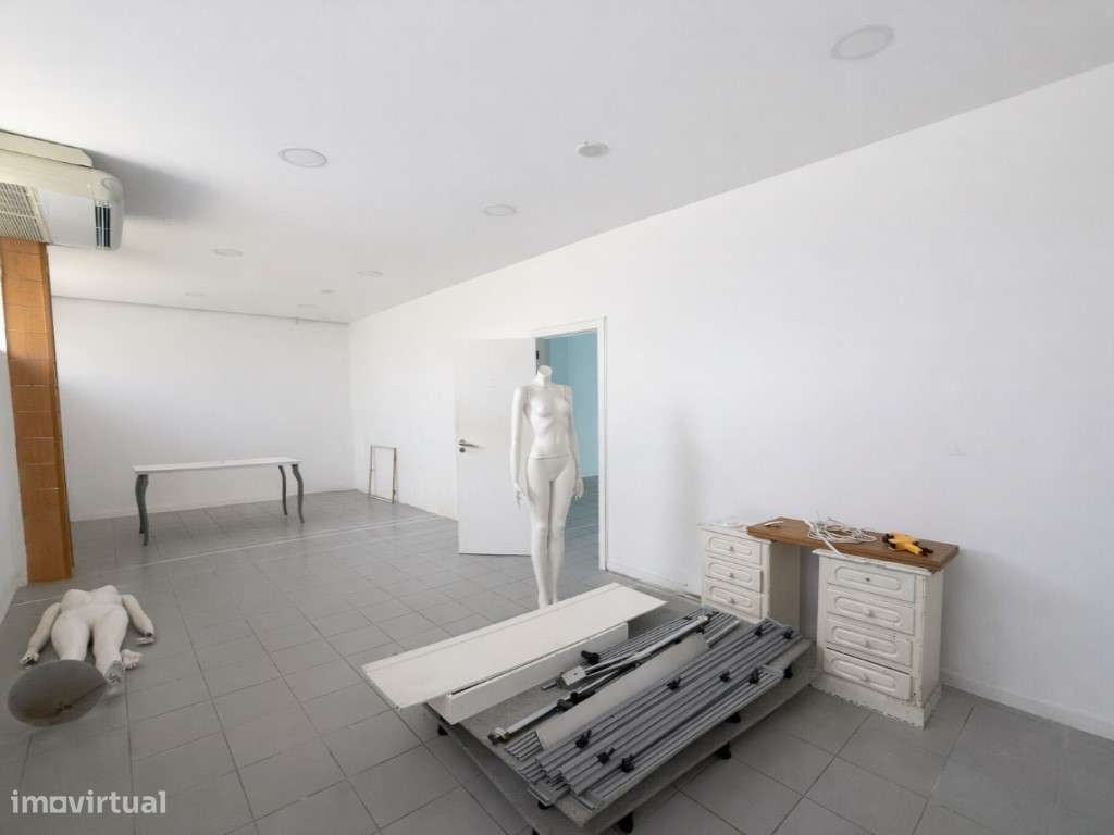 Loja para Venda no Centro de Lousada-8