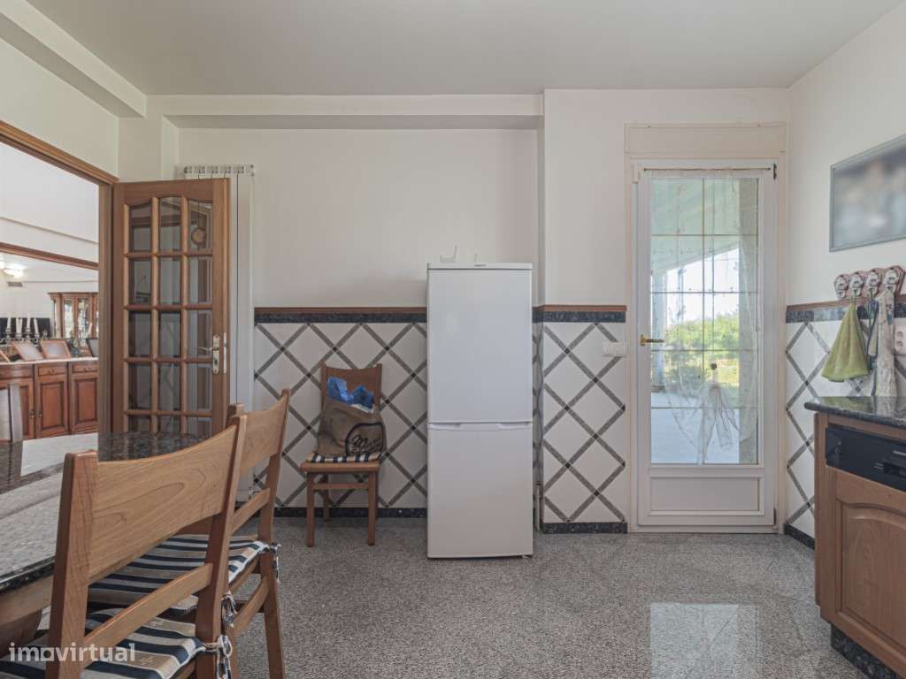 Moradia T5 Isolada com Piscina e Vista Mar-5