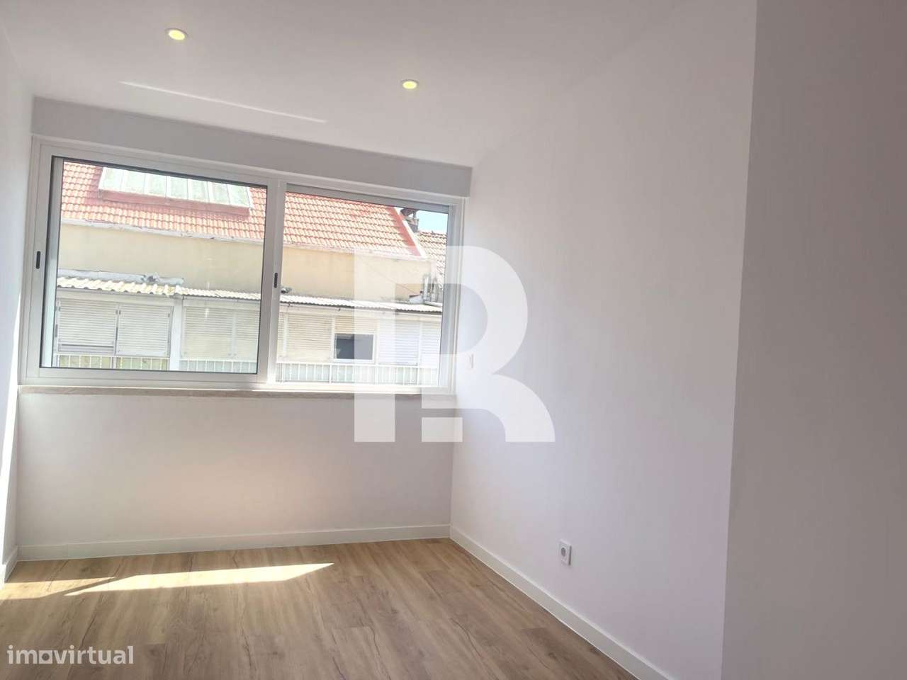 Apartamento T2 totalmente remodelado em Queluz-12