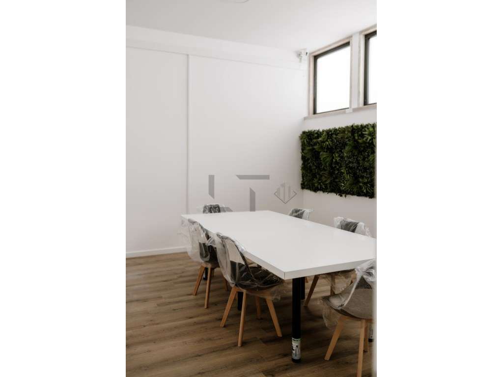 Fantástica Loja Com 310m² Totalmente Renovada, Com Elevado Potencia... - Grande imagem: 5/36