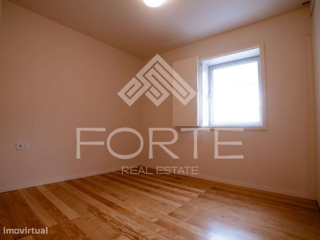 T3 com Piscina em Plena Cidade de São João da Madeira-10