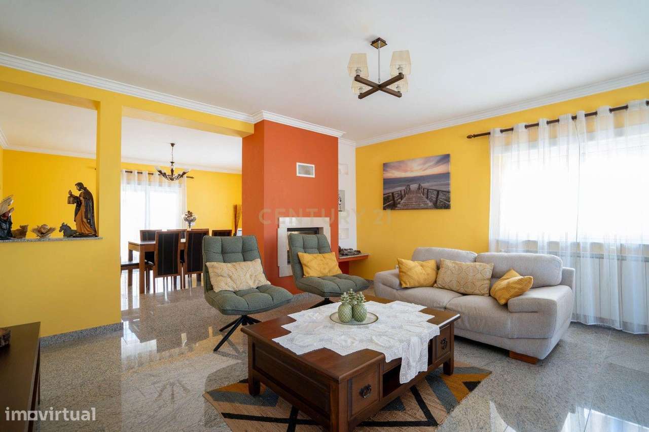 Moradia T3 - C/ espaço exterior e piscina-15