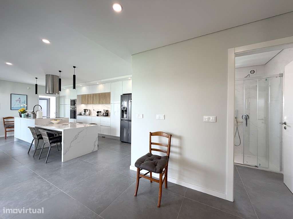 Moradia T4 térrea com 230m2 em condomínio privado, Azeitão-15