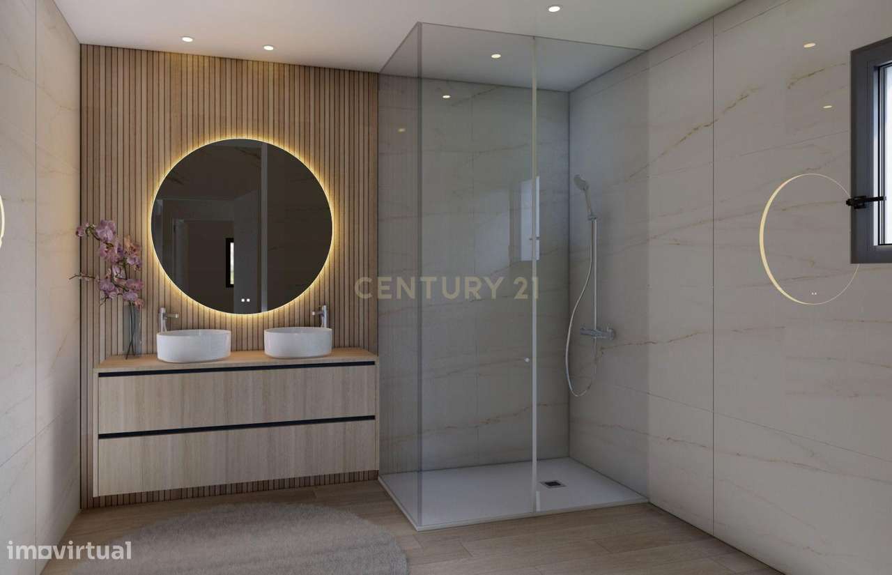 Moradia T4 na Venda do Pinheiro — Elegância, Conforto e Qualidade de V-14