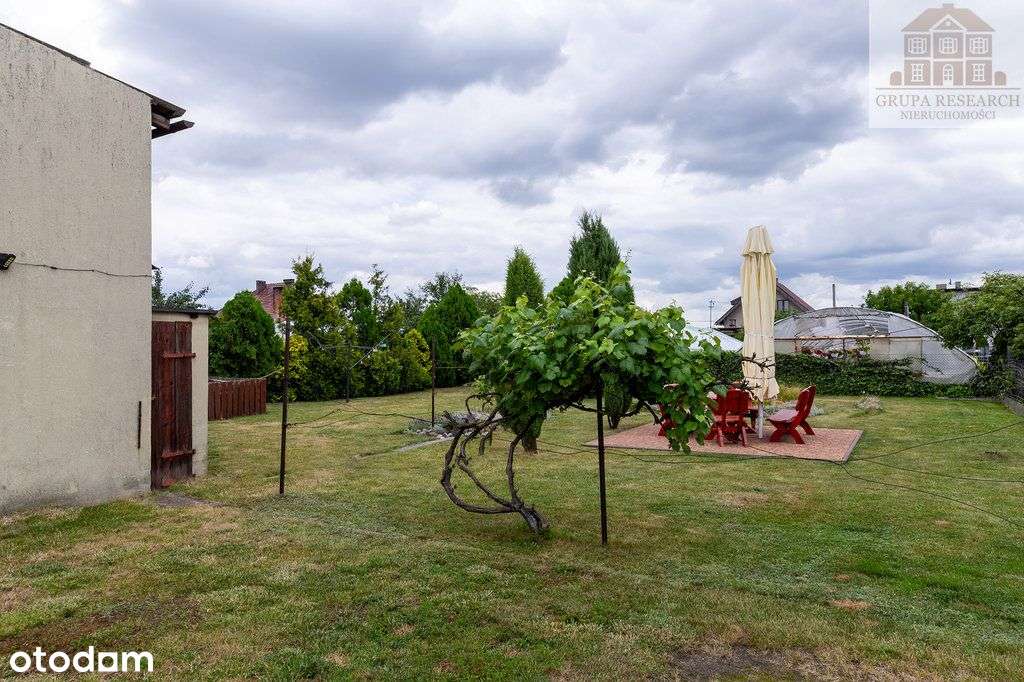 Dom z dwoma mieszkaniami i dużą działką-17