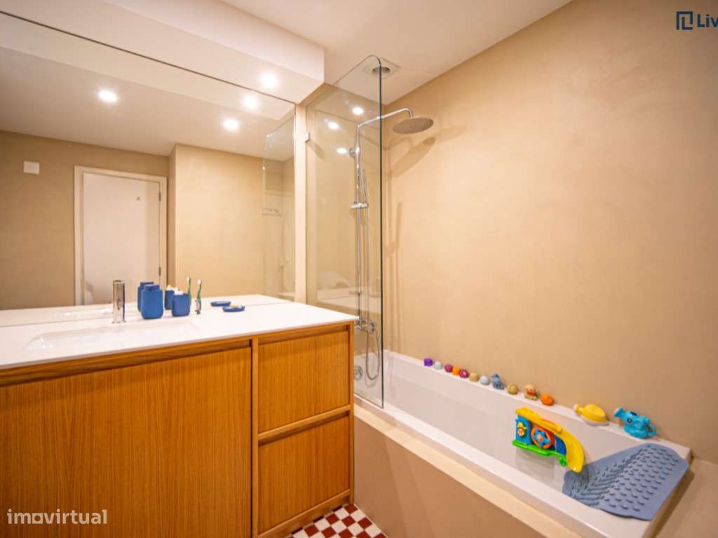 T4+1 de 200m² Renovado com 2 Suites-26