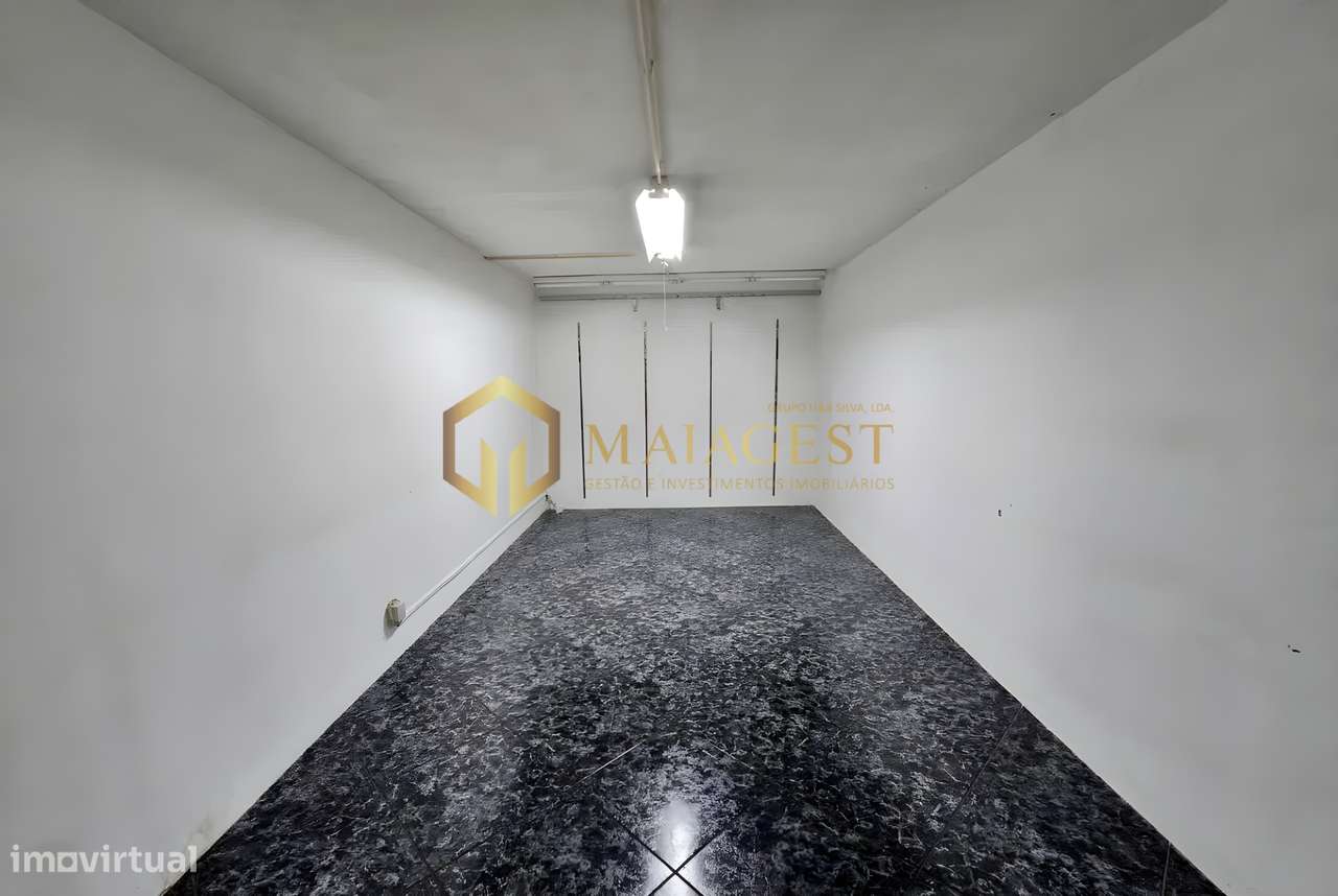 Loja e Armazém no Porto Ideal para Stand Automóvel ou Comércio-3