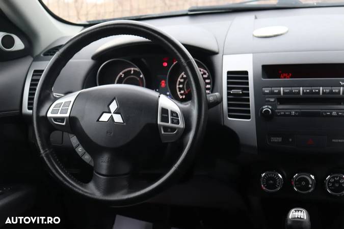 Mitsubishi Outlander - 10