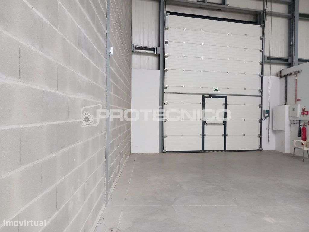 Armazém c/ 400m2 – Z. I. Cacia - Grande imagem: 2/5