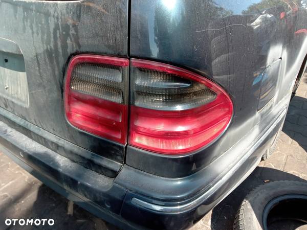 Lampa tylna w klapę MERCEDES E w210 kombi lift - 2