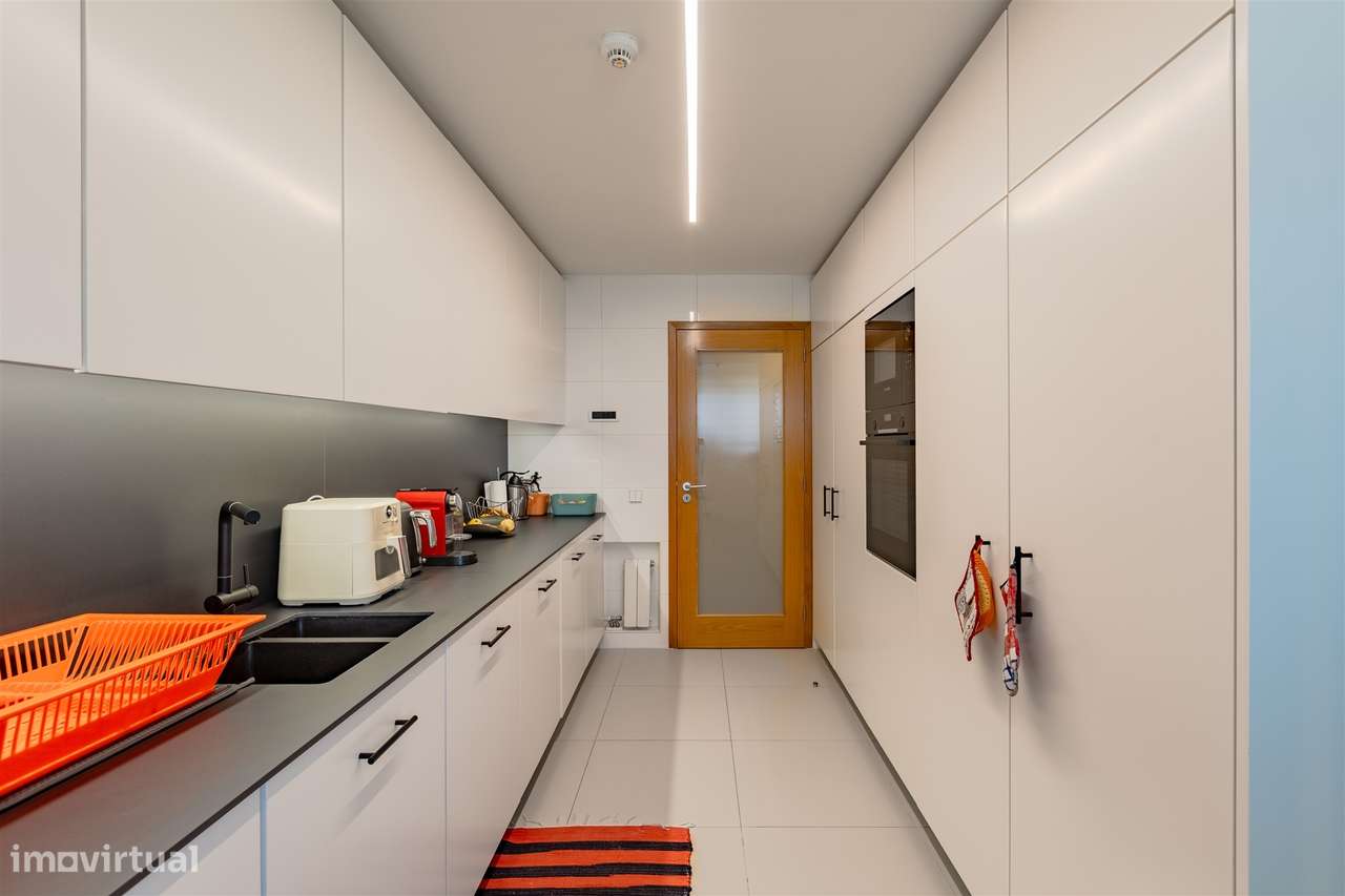 Apartamento T3 no Bessa com Varanda e Garagem box-12