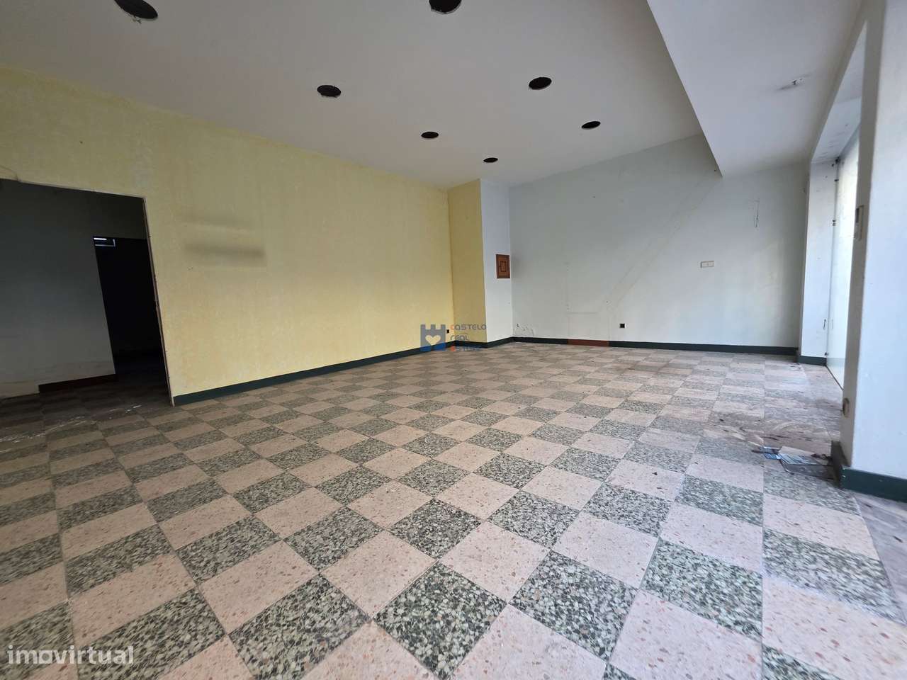 Lojas para comércio/habitação em Ourém-13