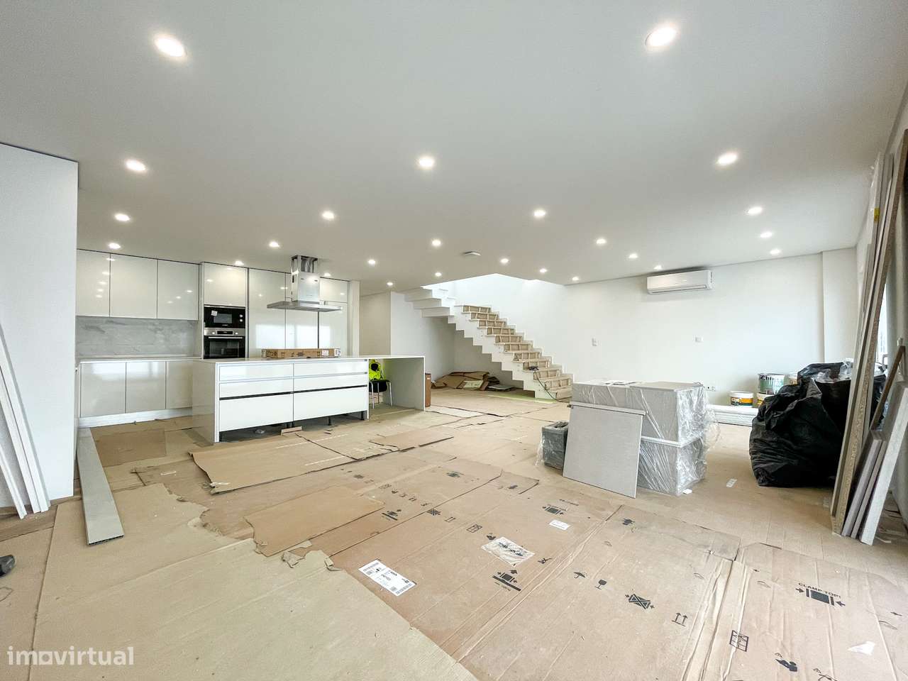 Moradia T4 com Piscina - Santa Iria de Azoia (Bairro da Salvação)-19