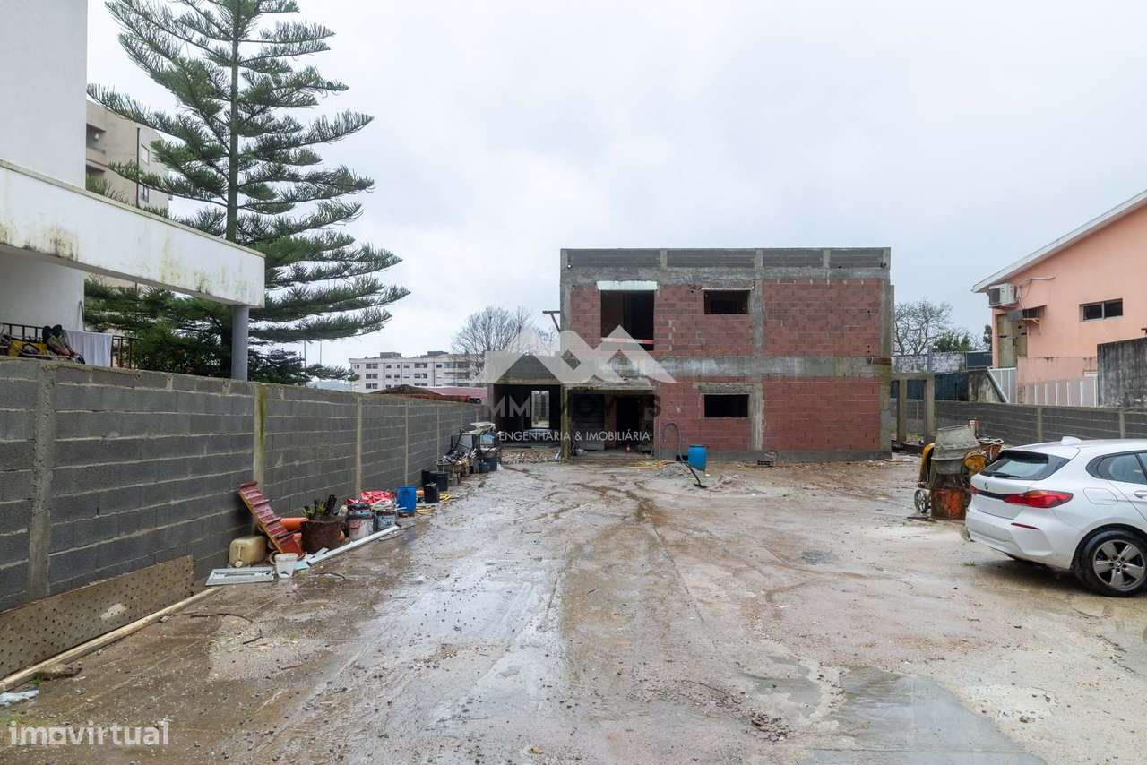 Moradia T4 | 4 Suítes | 4 Frentes | 964m² | Terraço | Garagem - Grande imagem: 4/44