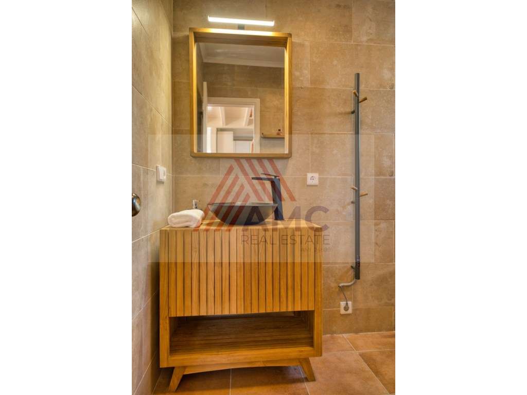 MORADIA COM 2 PISOS NO CORAÇÃO DA VILA MADALENA DO PICO-17