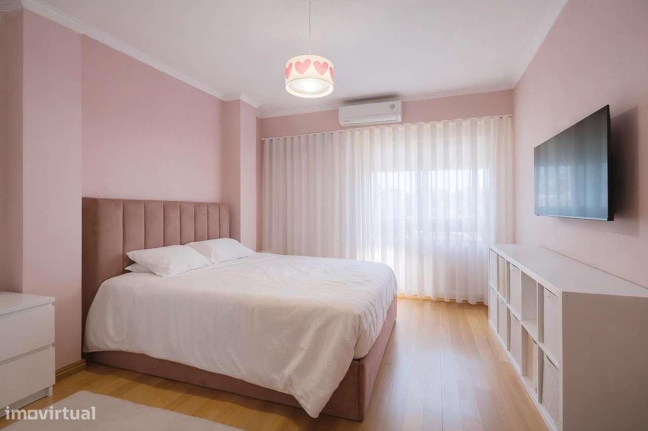 Apartamento T2 RENOVADO com Varanda e Garagem Box – Ermesinde-12