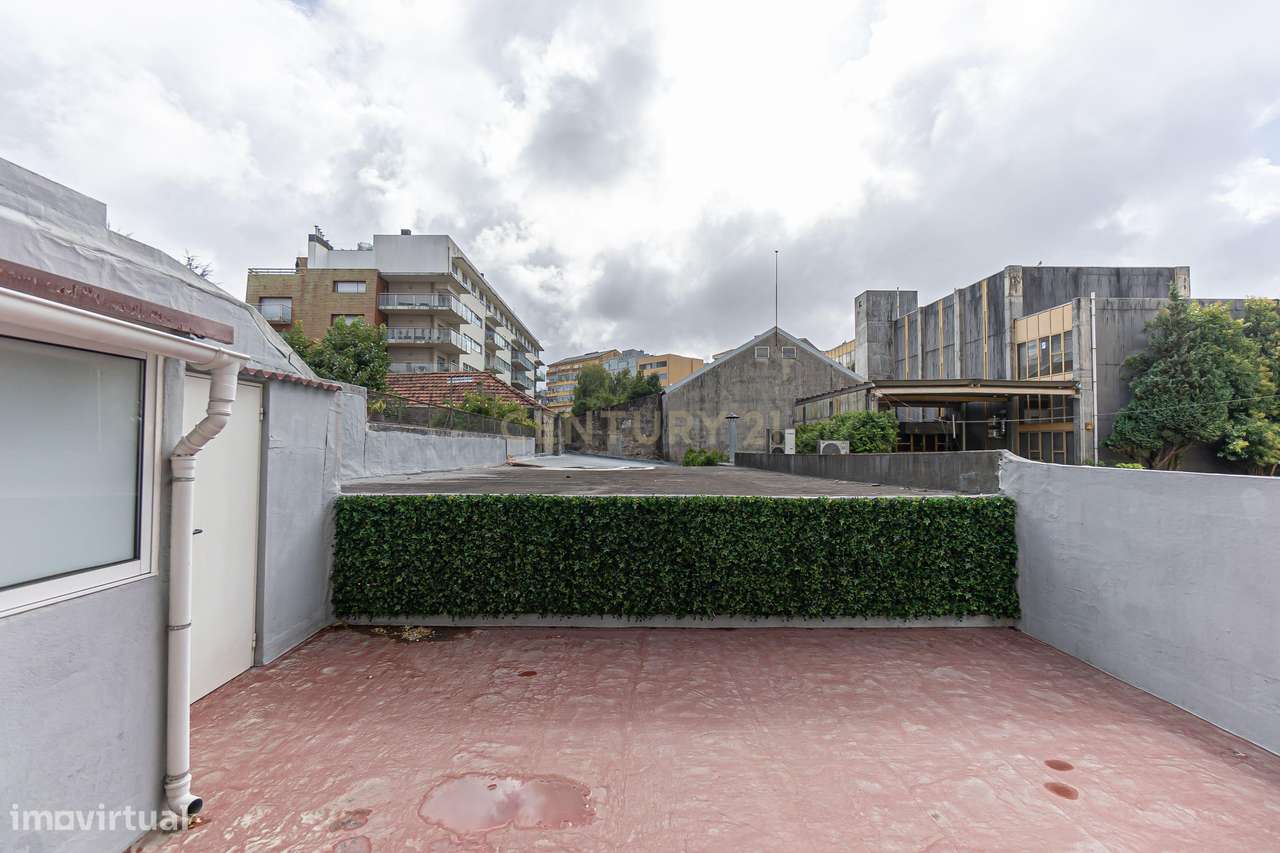 Apartamento T3 com terraço em frente ao metro da Casa da Música-21