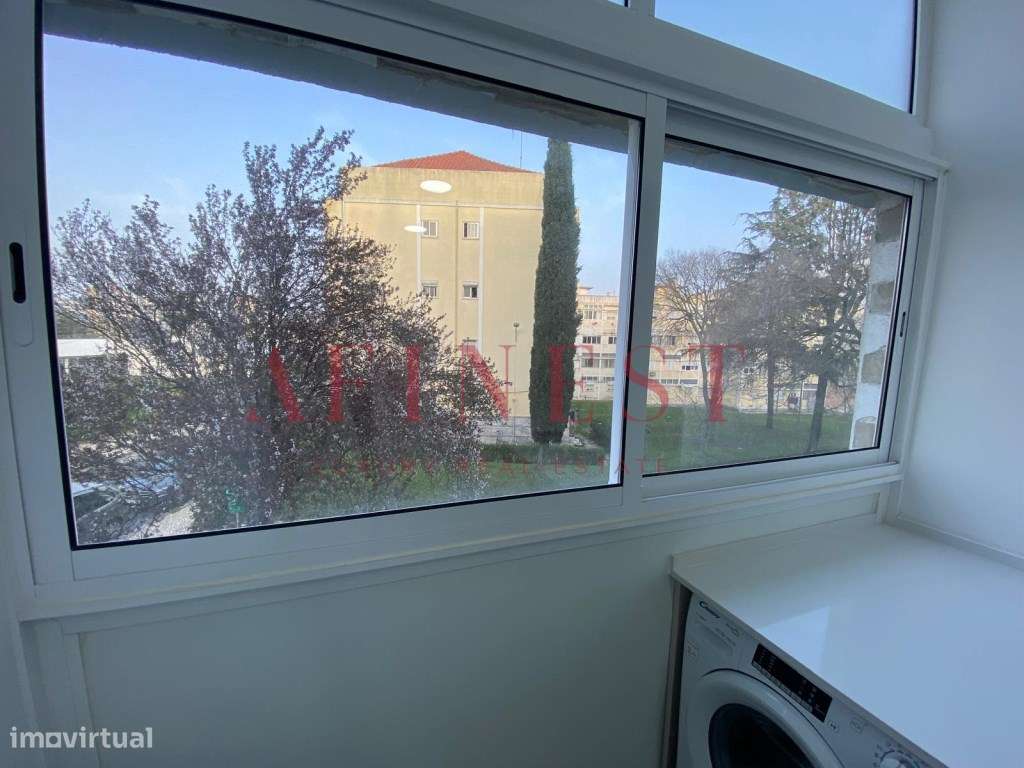 T2 Remodelado com Varandas e Vista Desafogada - Estrada Militar, Ág... - Grande imagem: 4/19