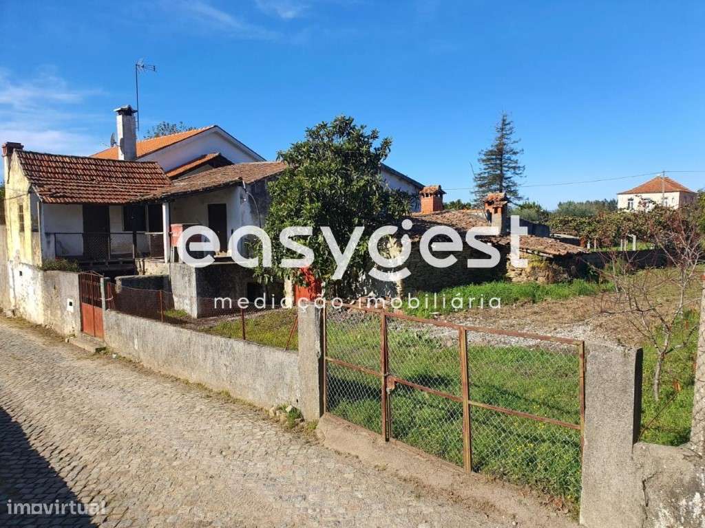 Moradia em pedra para recuperar inserida num lote de 900 m2 em Espariz - Grande imagem: 5/25