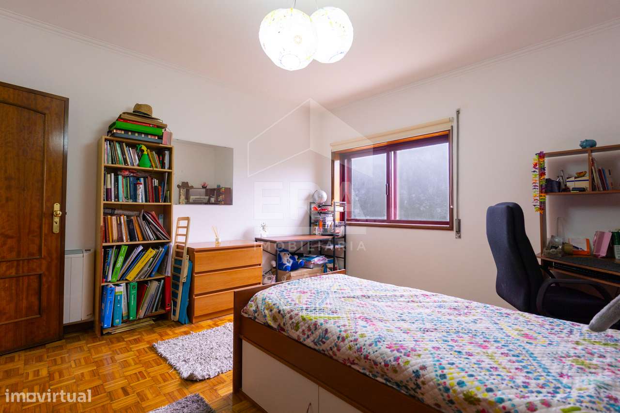 Apartamento T3 com Excelentes Áreas em Oliveira do Douro-32