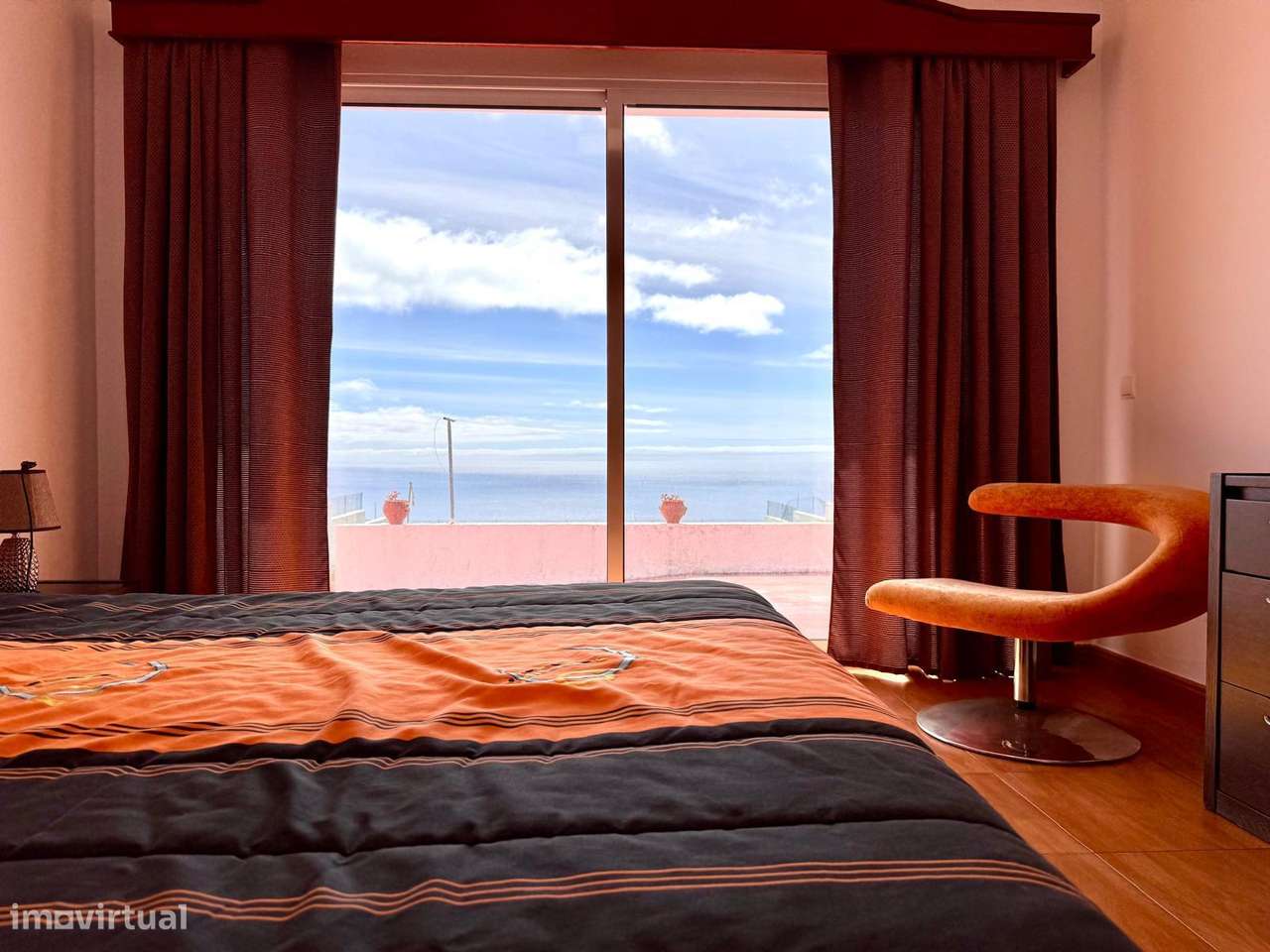 Moradia composta por 3 pisos com entradas independentes - Grande imagem: 2/12