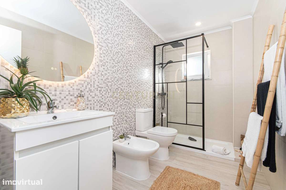 Moradia em Banda nova totalmente mobiliada – Quinta do Conde-11