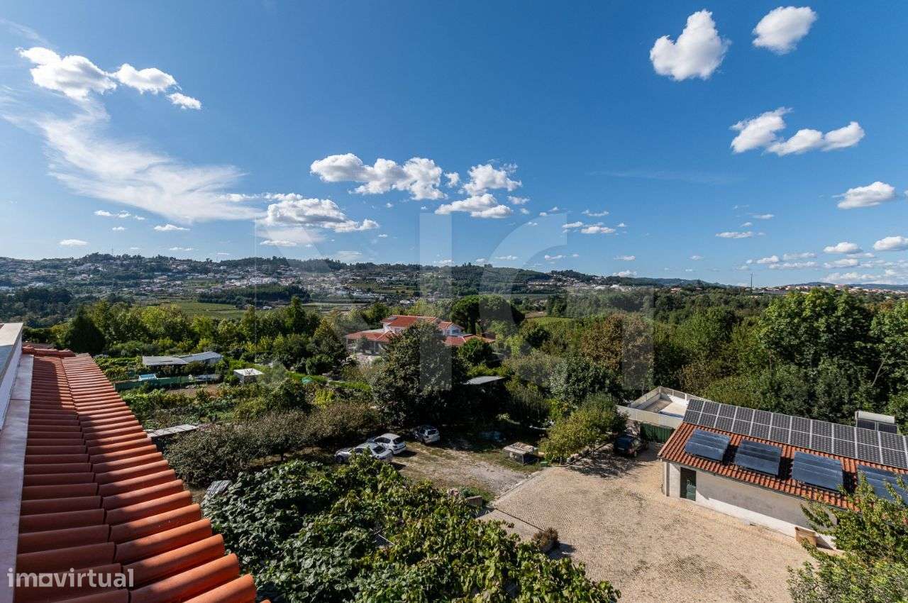 Moradia T3, com Varanda, jardins e Piscina em Felgueiras-45